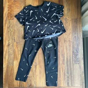Girls NIKE Crop and Legging Set (Size XS/S)